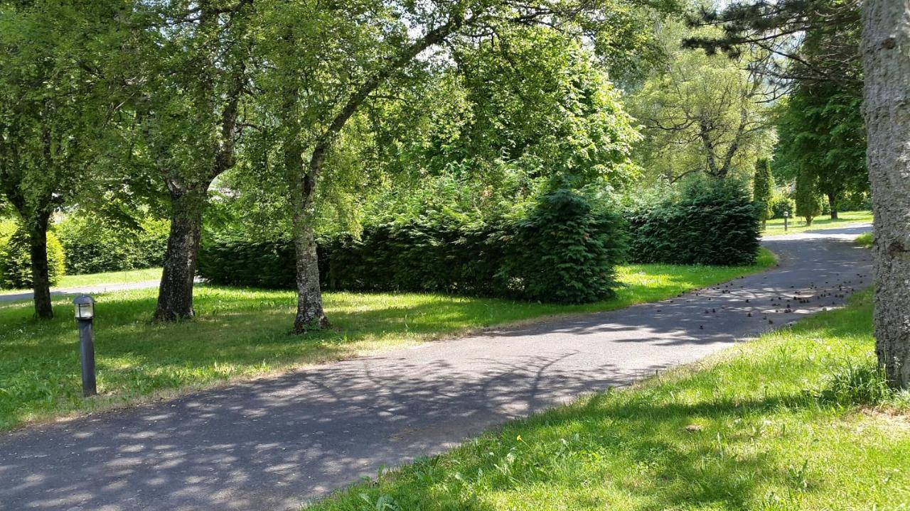 Camping Les Vernieres La Bourboule Sancy Exterior photo