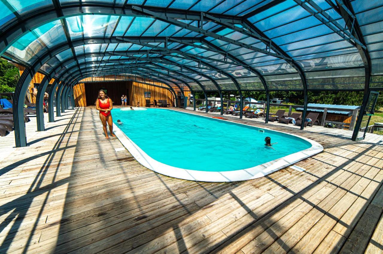 Camping Les Vernieres La Bourboule Sancy Exterior photo